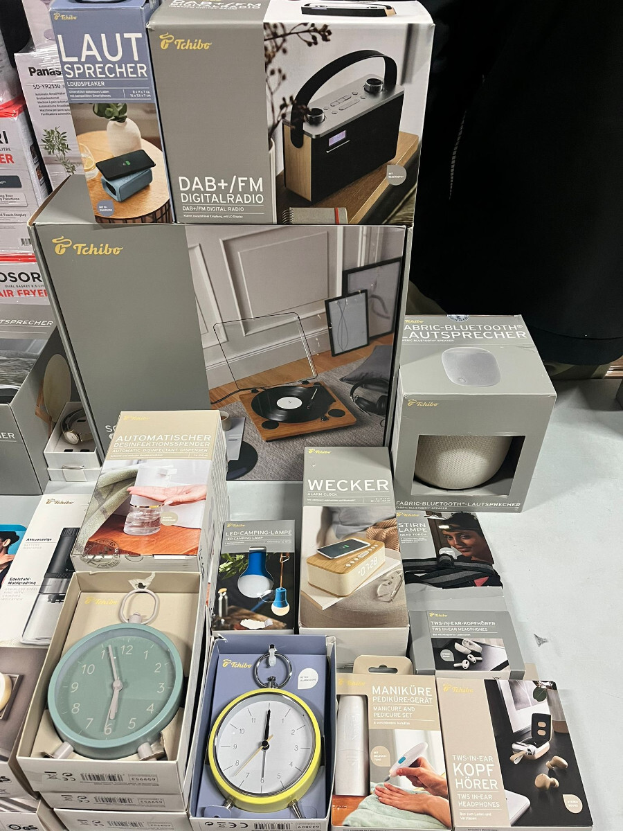 Unsere Produkte sind sowohl auf www.restposten24.de als auch auf www.merkandi.de zu sehen.Wir nutzen die Webseite der Sellcity um unsere Verkaufsreichweite zu erweitern.