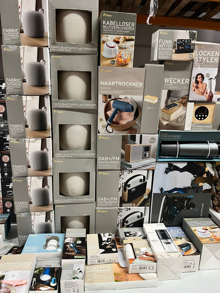 Unsere Produkte sind sowohl auf www.restposten24.de als auch auf www.merkandi.de zu sehen.Wir nutzen die Webseite der Sellcity um unsere Verkaufsreichweite zu erweitern.